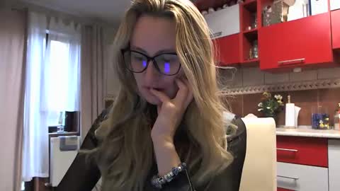 Melly online show from October 2025 07:23:01 AM