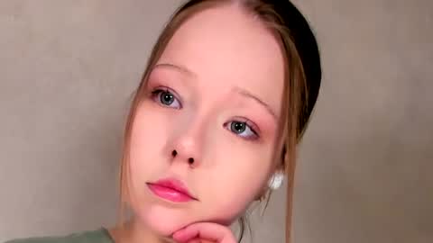 MelMooon online show from June 2026 08:44:01 PM