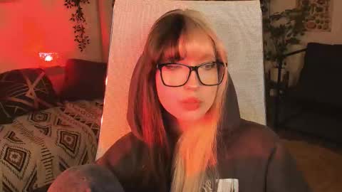 Mia online show from October 2025 04:06:02 PM