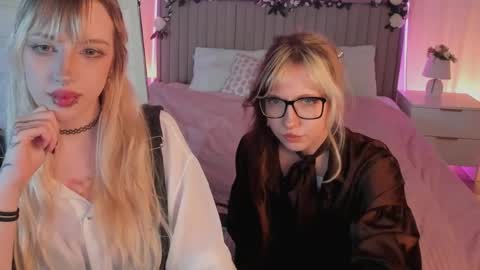 Mia online show from April 2026 04:17:02 PM