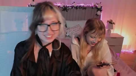 Mia online show from April 2026 06:43:01 PM