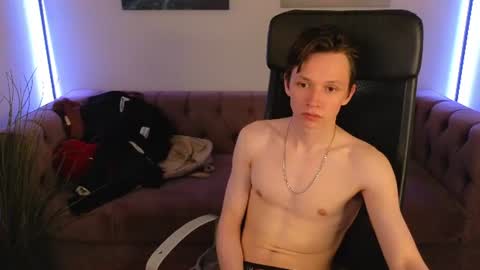 Snapshot of meverik_oushen chatting on June 2026 08:40:01 PM MEVERIK OUSHEN online show from June 2026 08:40:01 PM