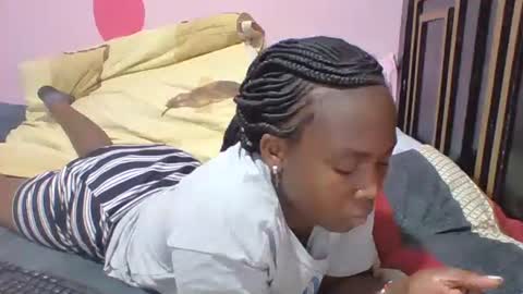 Meybel online show from November 2025 07:02:02 PM