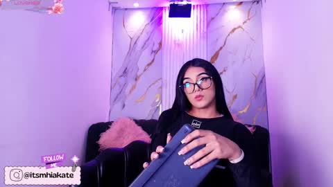 Snapshot of mhia_kate chatting on May 2026 12:10:01 PM Mhia Kate online show from May 2026 12:10:01 PM