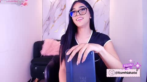 Snapshot of mhia_kate chatting on May 2026 12:01:01 PM Mhia Kate online show from May 2026 12:01:01 PM