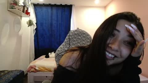 Mia zoe online show from December 2024 09:33:02 PM