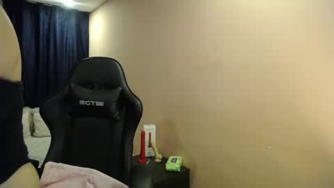 Mia zoe online show from January 2025 12:25:01 AM