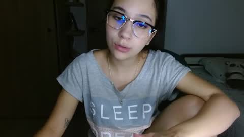 Mia online show from March 2026 01:33:02 AM