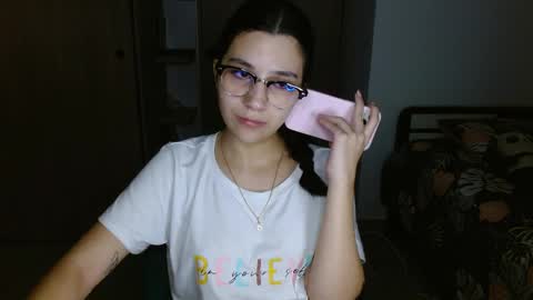 Mia online show from May 2026 04:41:02 AM