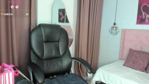 Mia online show from May 2026 07:11:01 PM