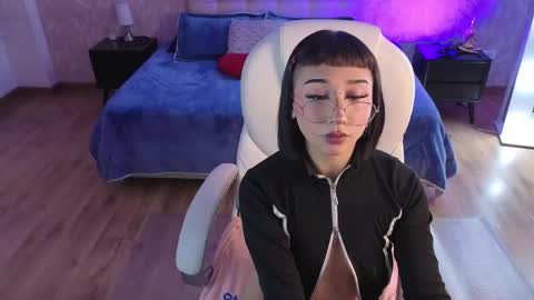 mia online show from June 2026 05:03:02 AM