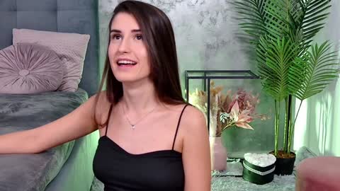 Snapshot of mia_carter99 chatting on December 2024 10:08:02 PM Freya Allen online show from December 2024 10:08:02 PM