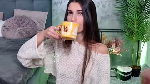 Snapshot of mia_carter99 chatting on December 2024 10:09:02 PM Freya Allen online show from December 2024 10:09:02 PM