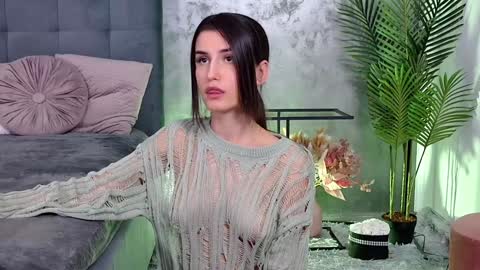 Snapshot of mia_carter99 chatting on January 2025 09:25:02 PM Freya Allen online show from January 2025 09:25:02 PM