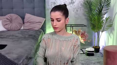 Snapshot of mia_carter99 chatting on January 2025 09:22:01 PM Freya Allen online show from January 2025 09:22:01 PM