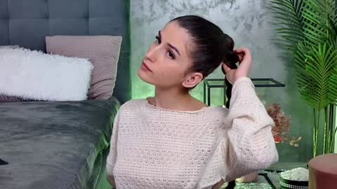 Snapshot of mia_carter99 chatting on January 2025 09:15:01 PM Freya Allen online show from January 2025 09:15:01 PM