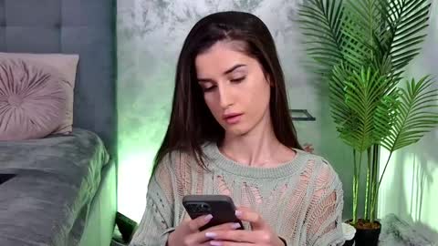 Snapshot of mia_carter99 chatting on February 2025 09:16:02 PM Freya Allen online show from February 2025 09:16:02 PM