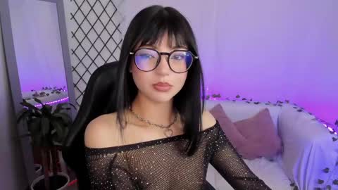 Snapshot of mia_collins_b chatting on May 2026 10:25:01 PM mia_collins_b online show from May 2026 10:25:01 PM