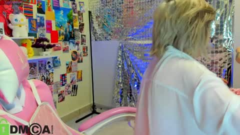 Mia online show from April 2026 03:04:02 AM