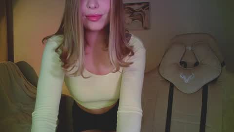 Mia online show from April 2026 10:18:01 PM