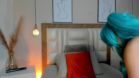 Mia online show from March 2026 03:04:01 PM