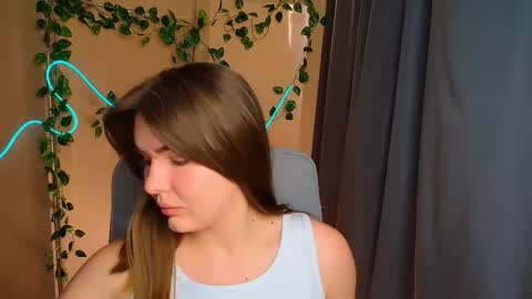 mia_lemm online show from April 2026 07:00:02 AM