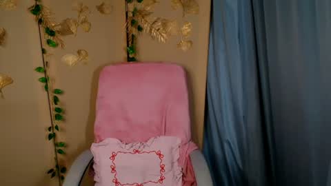 mia_lemm online show from July 2026 07:06:01 AM