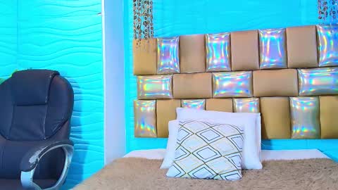 mia montess online show from December 2025 04:57:01 PM