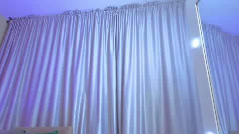 Mia online show from April 2026 12:32:01 PM