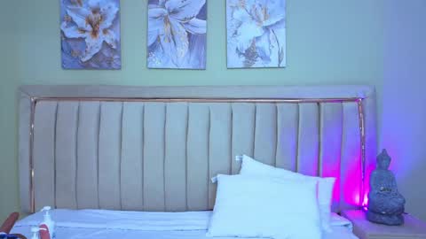 Mia online show from April 2026 12:17:02 PM