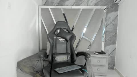 mia_petiteht online show from April 2026 10:11:02 PM