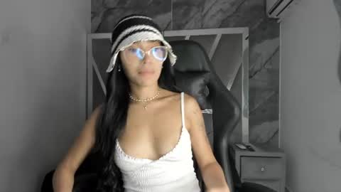 Snapshot of mia_petiteht chatting on June 2026 08:21:01 PM mia_petiteht online show from June 2026 08:21:01 PM