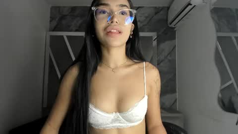Snapshot of mia_petiteht chatting on July 2026 08:19:01 PM mia_petiteht online show from July 2026 08:19:01 PM