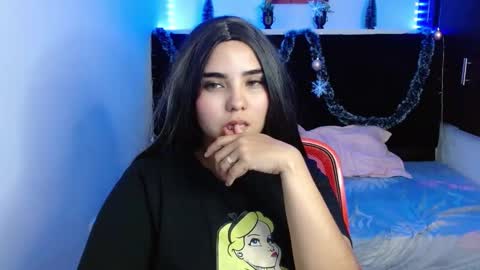 Mia  online show from December 2024 04:19:01 PM