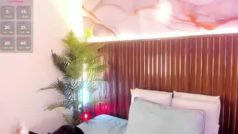 Snapshot of mia_pineda chatting on June 2026 07:36:02 PM Mariana online show from June 2026 07:36:02 PM