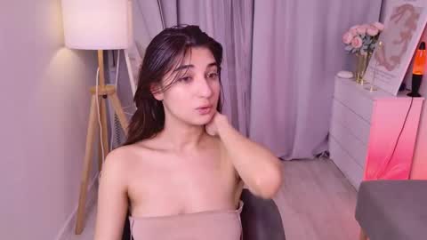 Snapshot of mia_purr chatting on March 2026 03:45:01 PM Mia online show from March 2026 03:45:01 PM