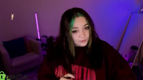 Mia online show from March 2026 01:06:02 AM