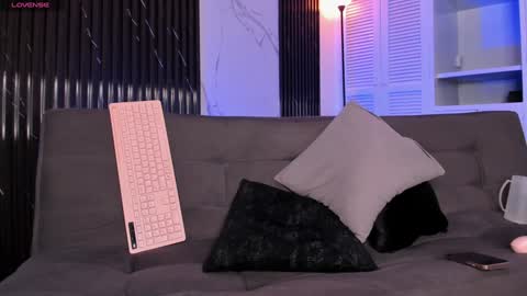 Mia online show from December 2024 03:58:01 AM