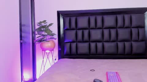 mia online show from April 2026 05:40:02 AM