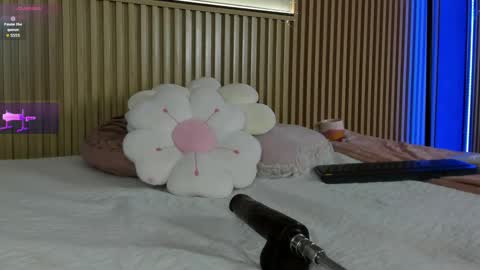 mia_rosalie online show from April 2026 09:30:02 PM