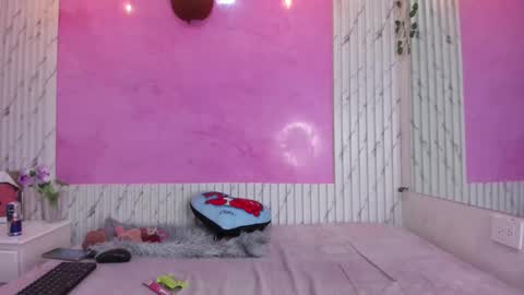 Mia online show from March 2026 10:53:01 PM