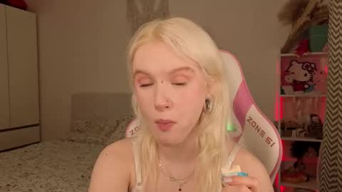 Mia online show from March 2026 03:11:02 AM