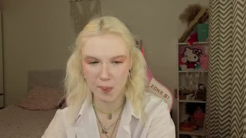 Mia online show from March 2026 03:23:01 AM