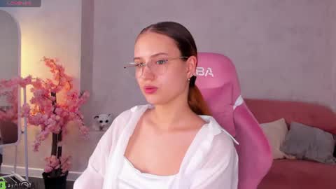 Snapshot of miaa_hill chatting on June 2026 11:02:02 AM Mia online show from June 2026 11:02:02 AM