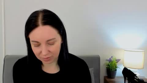 Mia online show from March 2026 04:23:01 PM