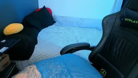 Mia online show from April 2026 12:15:01 AM