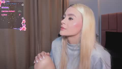 Snapshot of miacarperrlux chatting on June 2026 10:52:01 PM MiaCarper online show from June 2026 10:52:01 PM