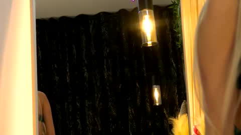 Mia online show from February 2026 09:19:02 PM