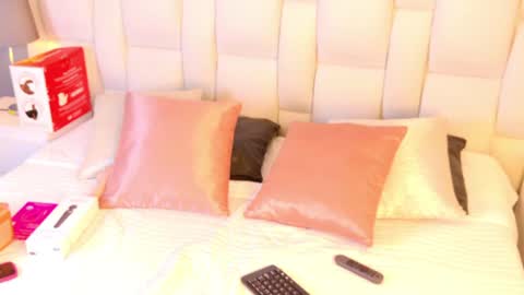 Mia  online show from June 2026 04:13:01 AM