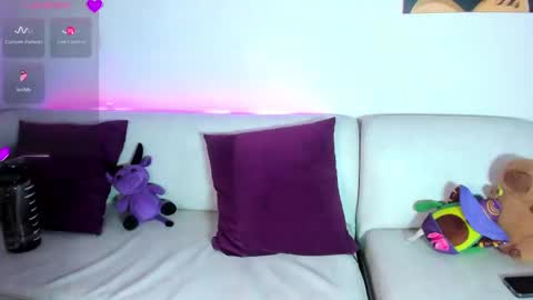 Mia online show from February 2025 12:05:01 AM